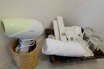 Bathroom amenities