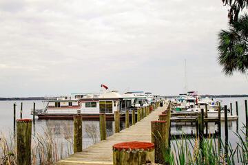 Dock
