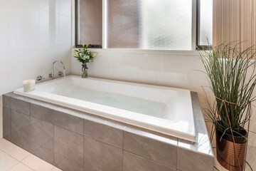 Deep soaking bathtub