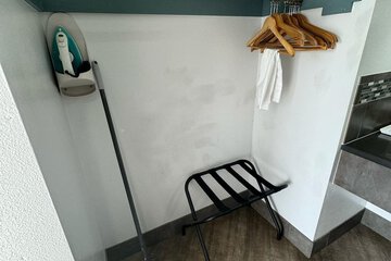 Iron/ironing board