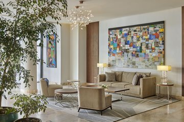 Lobby lounge
