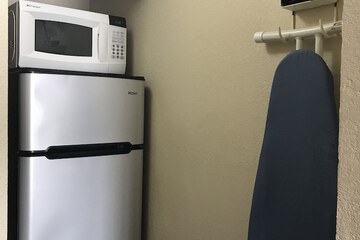 Mini-refrigerator