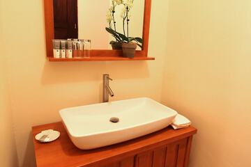 Bathroom sink