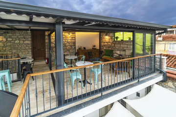 balcony