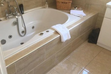 Jetted tub