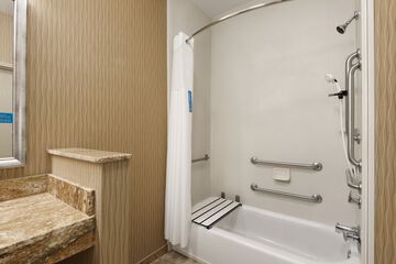 Room 32 of 40