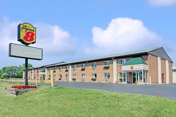 Super 8 by Wyndham Kenmore / Buffalo/Niagara Falls Area
