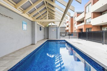 Indoor/outdoor pool