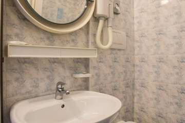 Bathroom sink