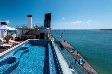 Infinity pool