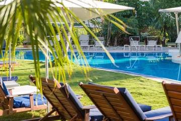 Poolside bar
