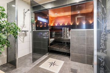 Bathroom shower
