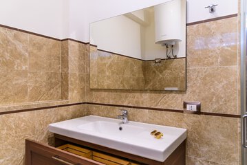Bathroom sink