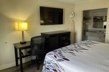 Room 6 of 15