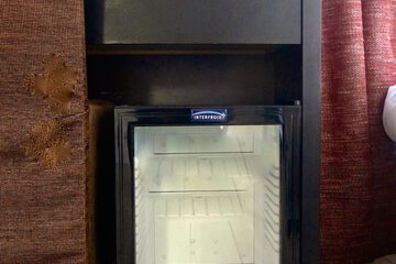 Mini-refrigerator