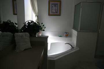 Jetted tub