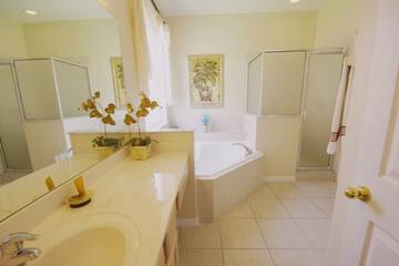 Deep soaking bathtub