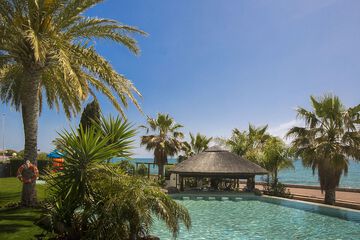 Infinity pool