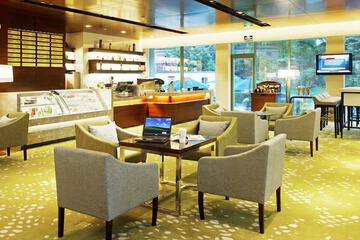 Lobby lounge