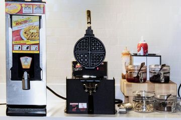 Breakfast/Coffee Service 27 of 34