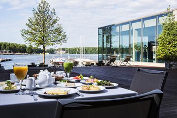 Poolside bar