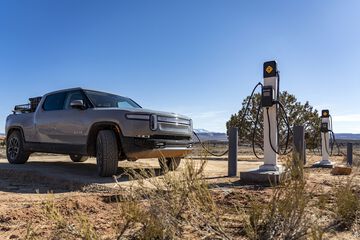 Electric vehicle charging station