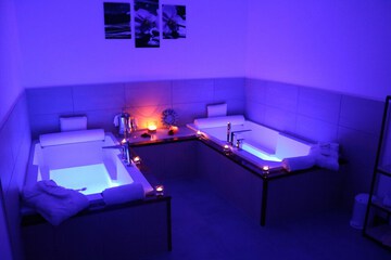 Deep soaking bathtub