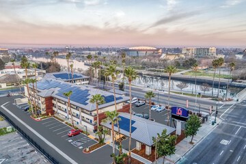 Studio 6 Suites – Stockton CA – Waterfront