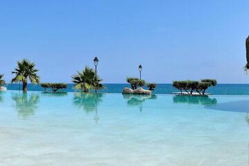 Infinity pool