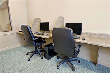 Business Center 17 of 17