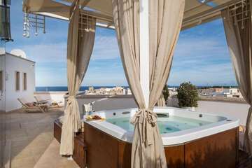 Jetted tub