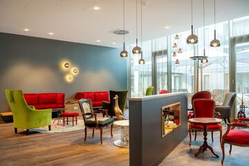 Lobby lounge