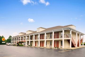 Super 8 by Wyndham Garner / Clayton/Raleigh