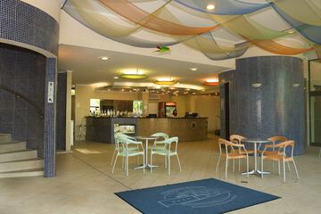 Poolside bar