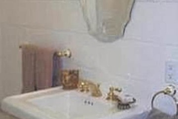 Bathroom sink