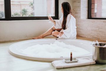Private spa tub