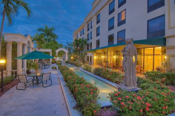 Hotel Exterior 47 of 47