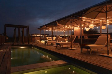 Poolside bar