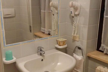 Bathroom sink