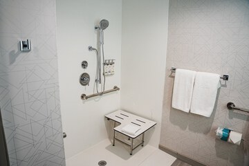 Room 32 of 61