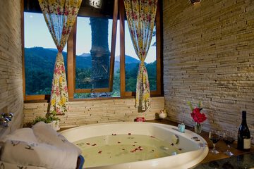 Jetted tub