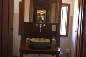 Bathroom sink