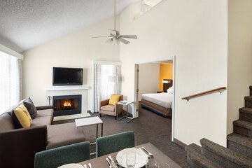 Room 10 of 28