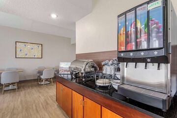 Breakfast/Coffee Service 29 of 33