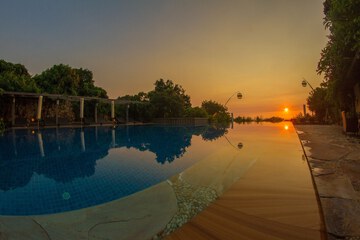 Infinity pool