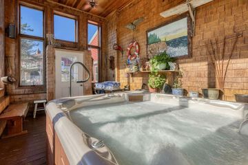 Indoor spa tub