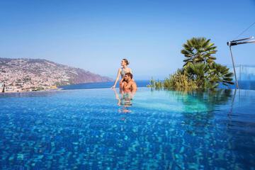 Infinity pool