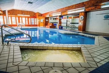 Indoor spa tub