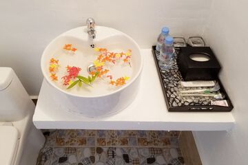Bathroom amenities