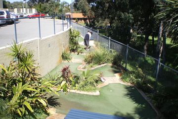 Mini-golf